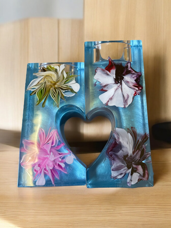 Handmade Resin Heart design 2 piece Tea Light Holders - Image 4